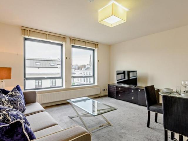 Flat for rent in Chelsea, Cat Hill