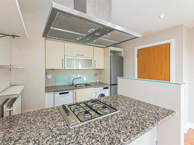 Flat for rent in New Mill, Pouchen End