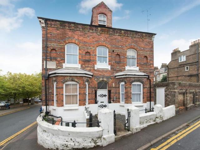 Flat for rent in East Cliff, Acol