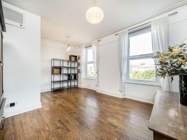 Apartment for rent in Stroud Green, Greater London