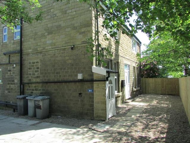 Flat for rent in Lindley, West Yorkshire
