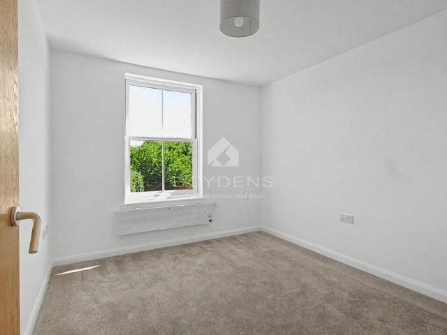 Apartment for rent in Mile End, Fordham Heath