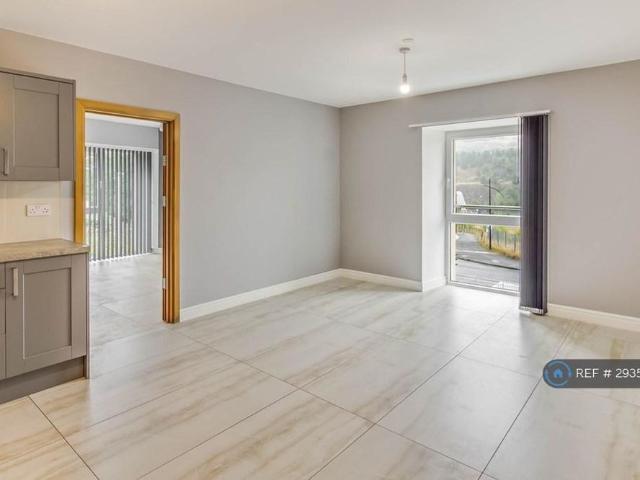 Apartment for rent in Beaufort, Wales