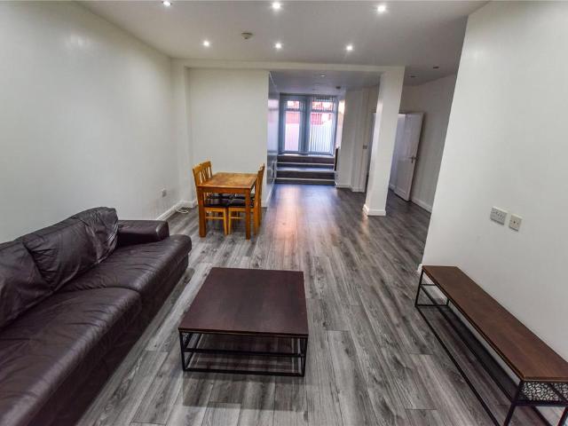Flat for rent in Barton upon Irwell, Salford