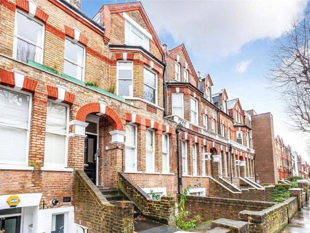 Apartment for rent in Queen's Park, Cat Hill