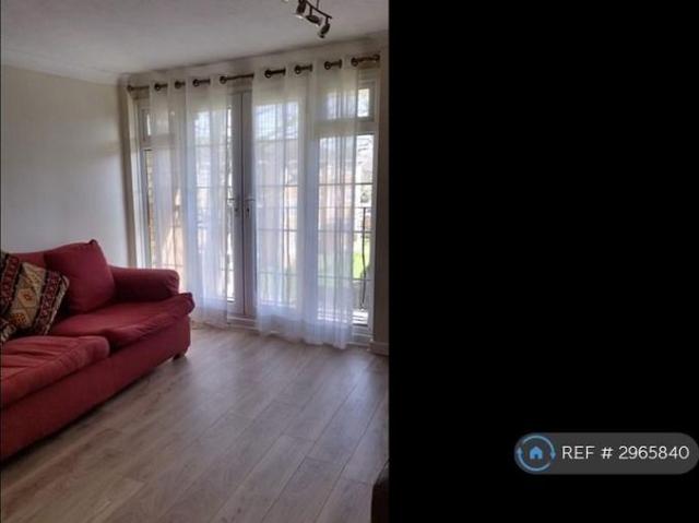 Apartment for rent in Birch Green, Lower Halliford