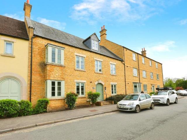 Flat for rent in Fossebridge, Gloucestershire
