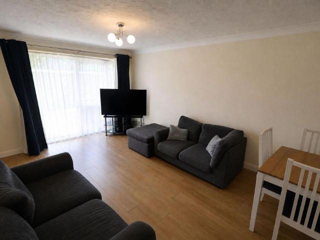 Apartment for rent in Woodhall Farm, Pouchen End