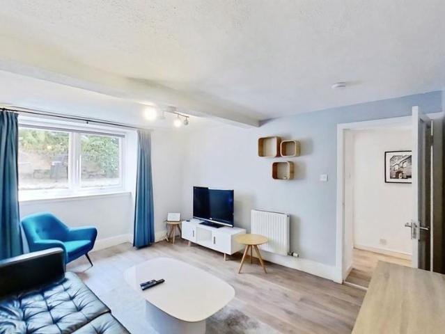 Apartment for rent in Broughton, Scotland