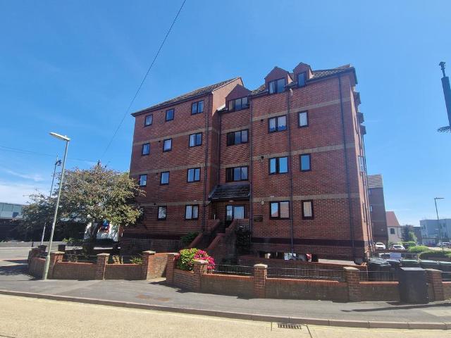Flat for rent in Priddy's Hard, Middlecroft