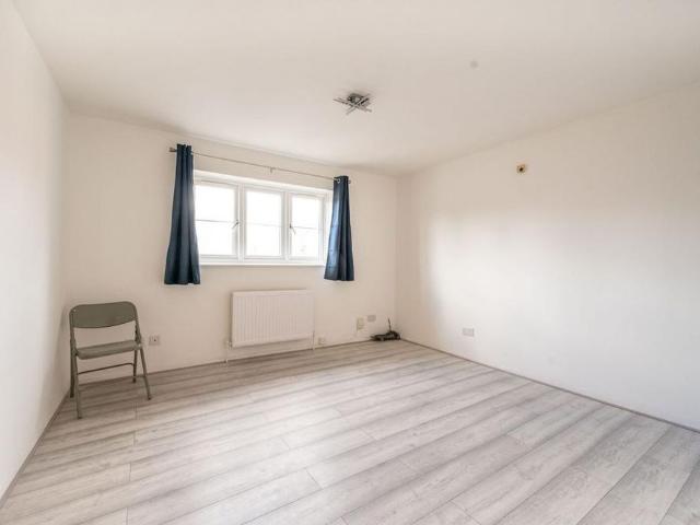 Apartment for rent in Maryland, Greater London