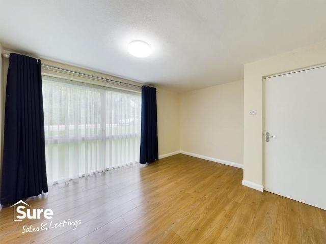 Apartment for rent in Woodhall Farm, Pouchen End