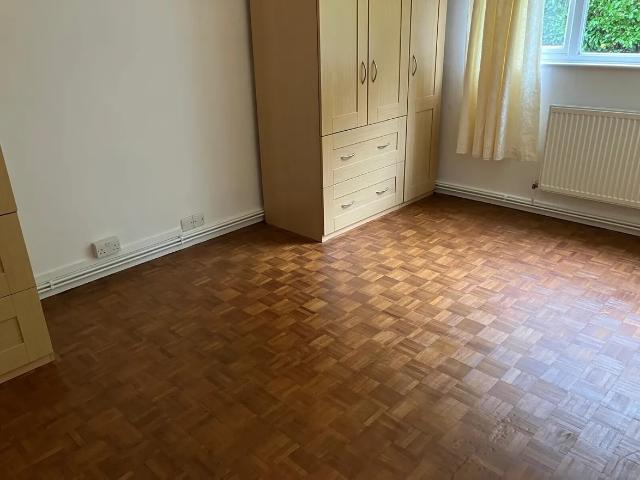 Apartment for rent in Caterham on the Hill, Hillview