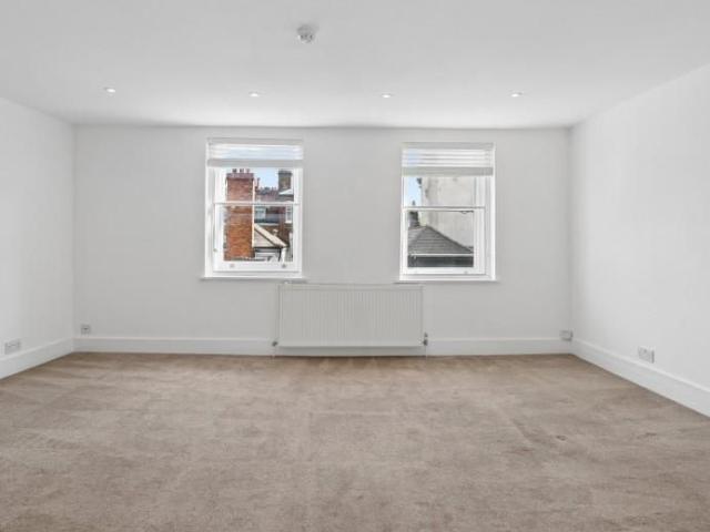 Apartment for rent in St Margarets, Greater London