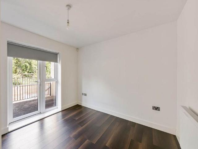 Apartment for rent in Woodford Bridge, Greater London