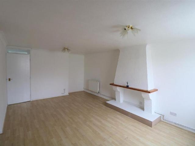 Apartment for rent in London Borough of Croydon, Forestdale