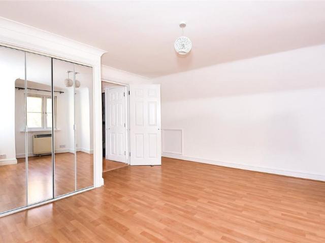 Apartment for rent in Emmbrook, Wokingham