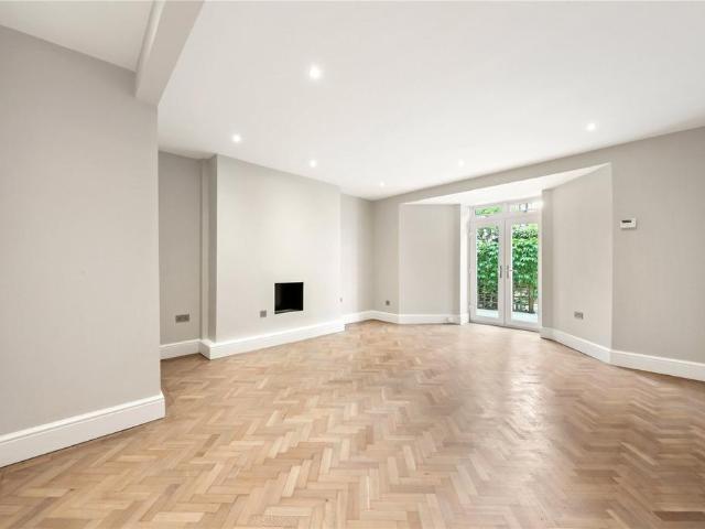 Flat for rent in St. John's Wood, Greater London