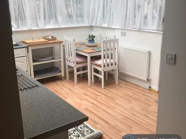 Flat for rent in Highfields, Old Wharf