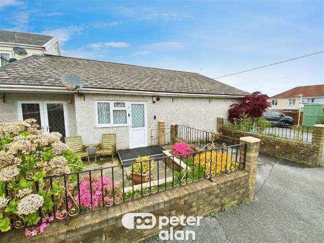 Flat for rent in Pen-y-Waun, Hirwaun