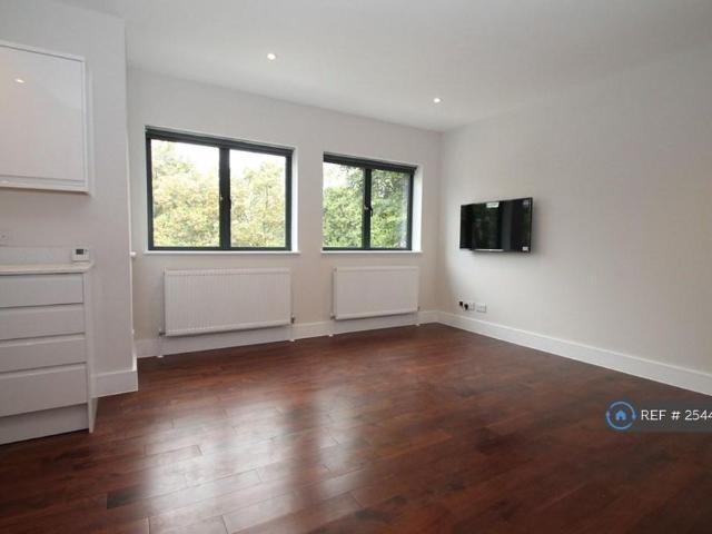 Apartment for rent in Friern Barnet, Greater London