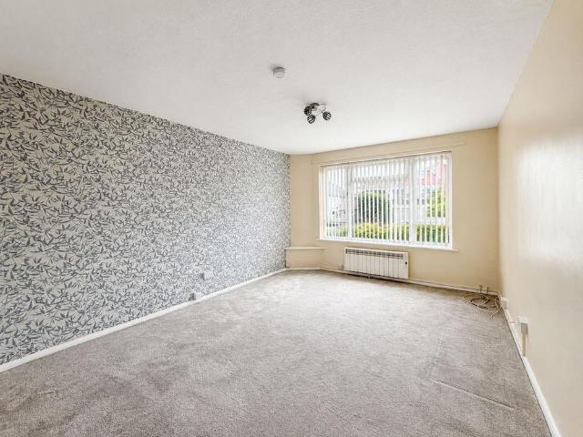 Apartment for rent in Cooden, Heathlands