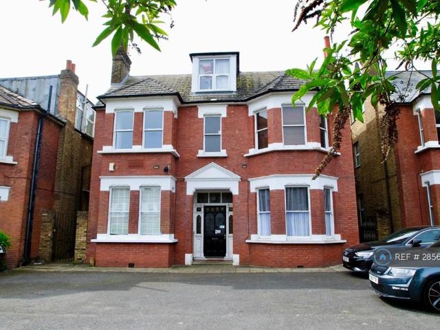 Flat for rent in London Borough of Lewisham, Forest Hill