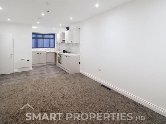 Apartment for rent in Windy Bank, West Yorkshire