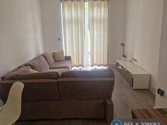 Apartment for rent in Manor Park, Greater London
