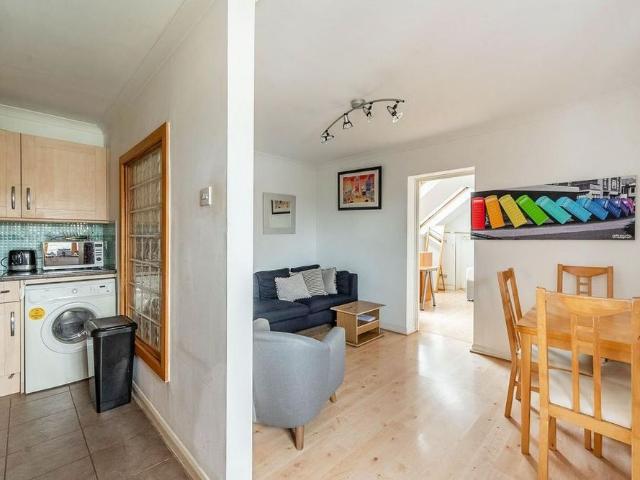 Apartment for rent in Pinner, Greater London