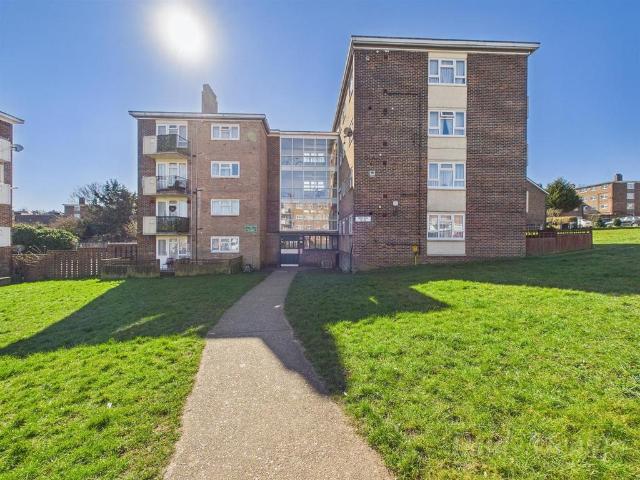 Flat for rent in Croydon, Forestdale