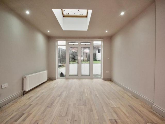 Apartment for rent in East Barnet, Isle Of Man