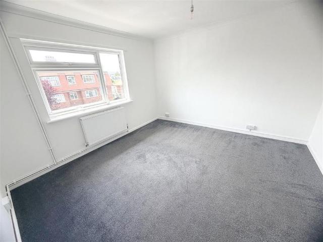Apartment for rent in Roselands, Eastbourne