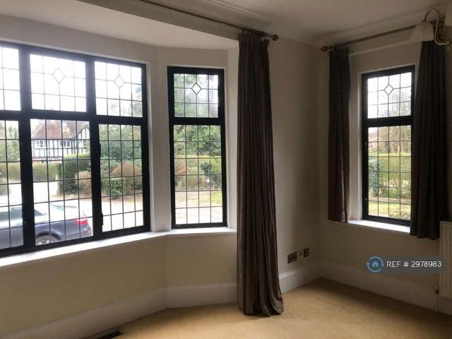 Apartment for rent in Northwood, Greater London