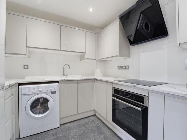 Apartment for rent in Yiewsley, Greater London