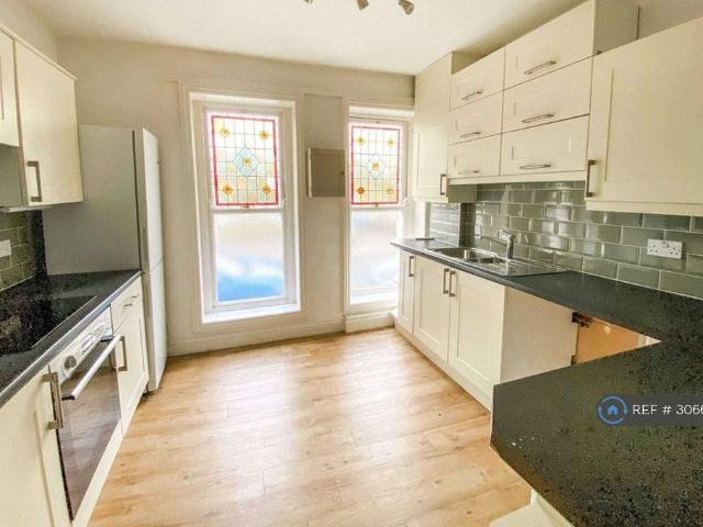 Flat for rent in Stoke, Plymouth