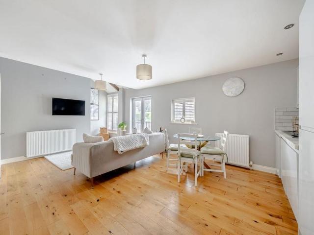 Apartment for rent in Dacre Banks