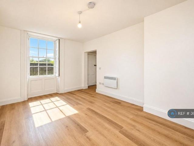 Apartment for rent in Cross Green, Leeds
