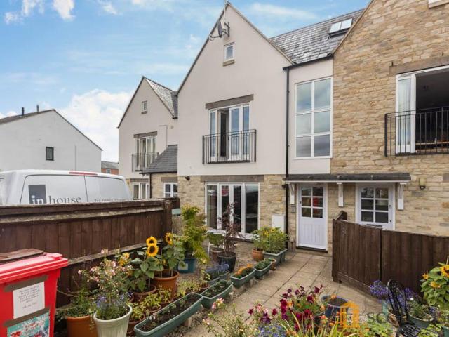 Flat for rent in Marston, The Slade