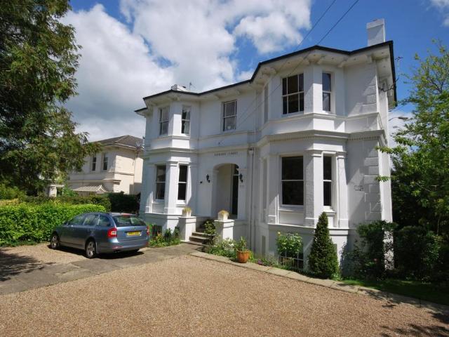Flat for rent in St James, Sandown Park