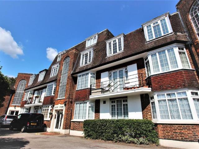 Flat for rent in Southgate, Greater London