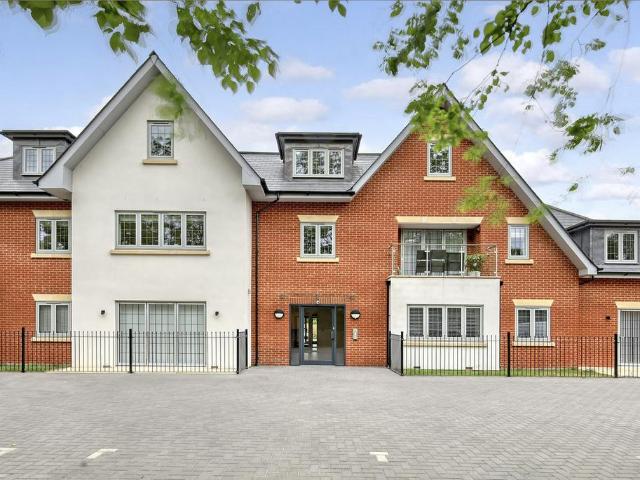 Flat for rent in Navestock Side, Essex