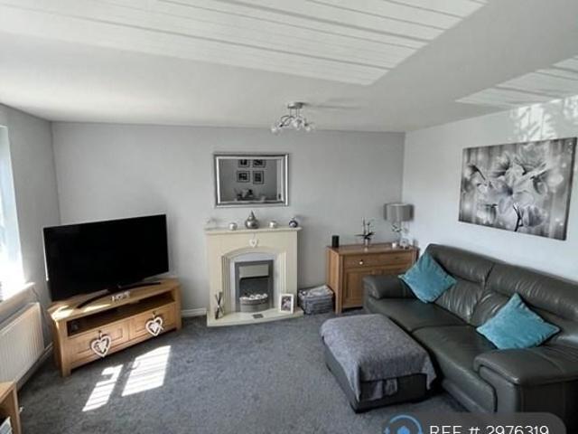 Apartment for rent in Larklands, Caldermill