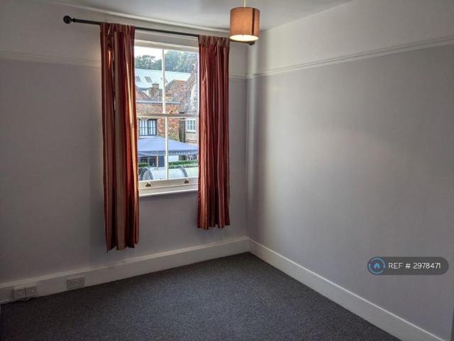 Apartment for rent in Holloway Hill, Fole