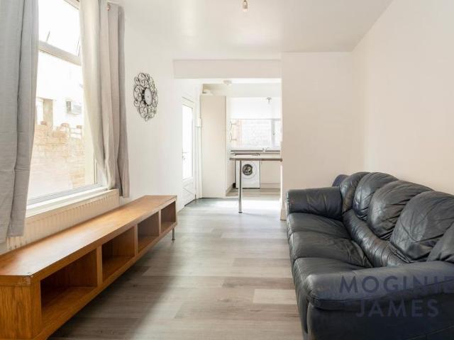 Apartment for rent in Falcon Lodge, Wales