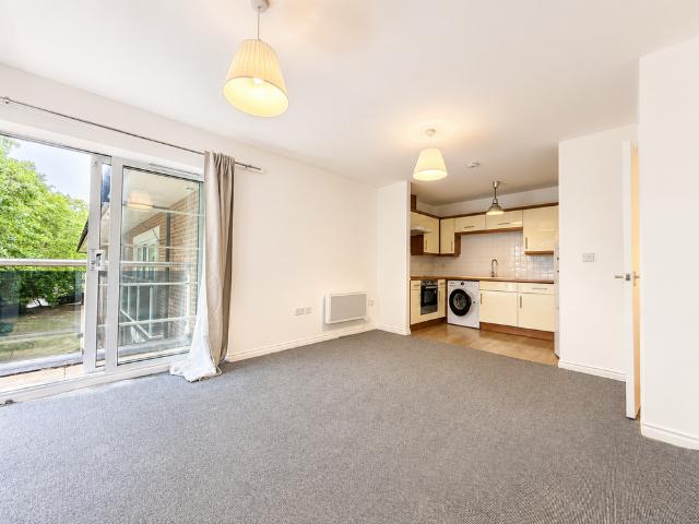 Apartment for rent in Maypole, Monks Orchard