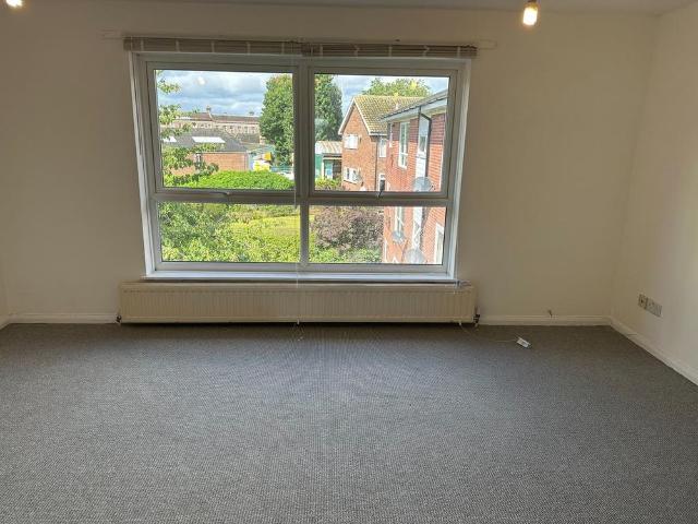 Apartment for rent in Longlands, Halfway Street