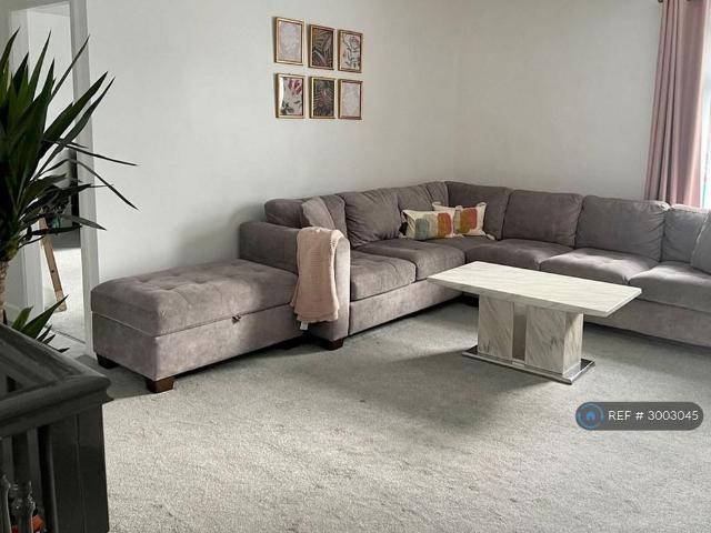 Apartment for rent in Deeplish, Burnedge