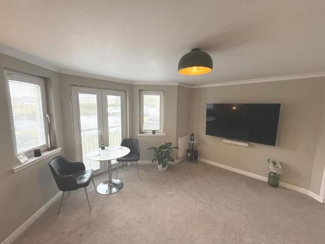 Apartment for rent in Dean Park, Renfrew