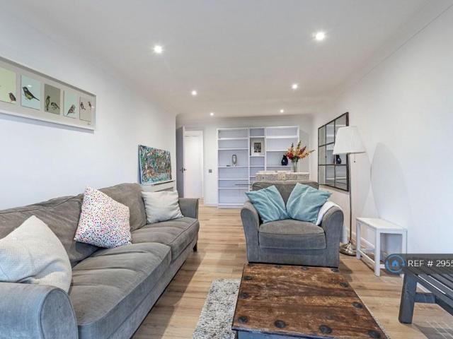 Flat for rent in Battersea, Greater London